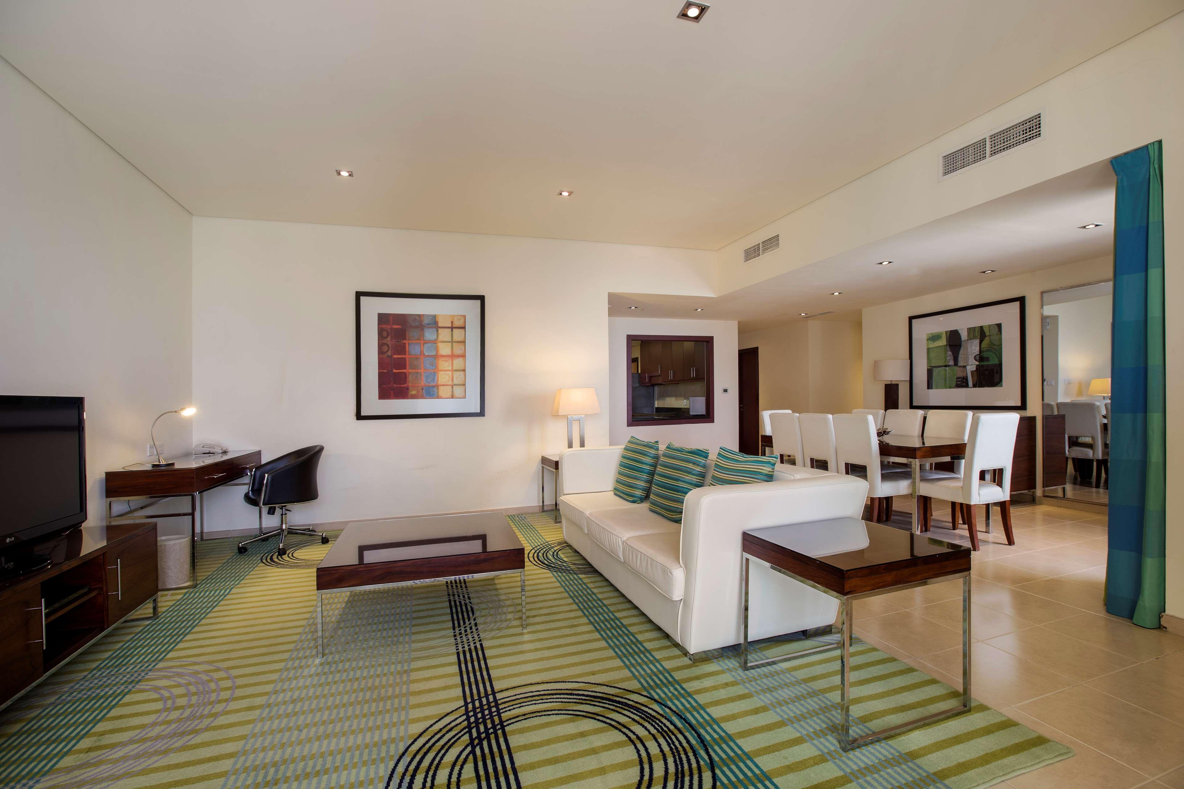 Hilton Dubai The Walk Hotel Bagian luar foto