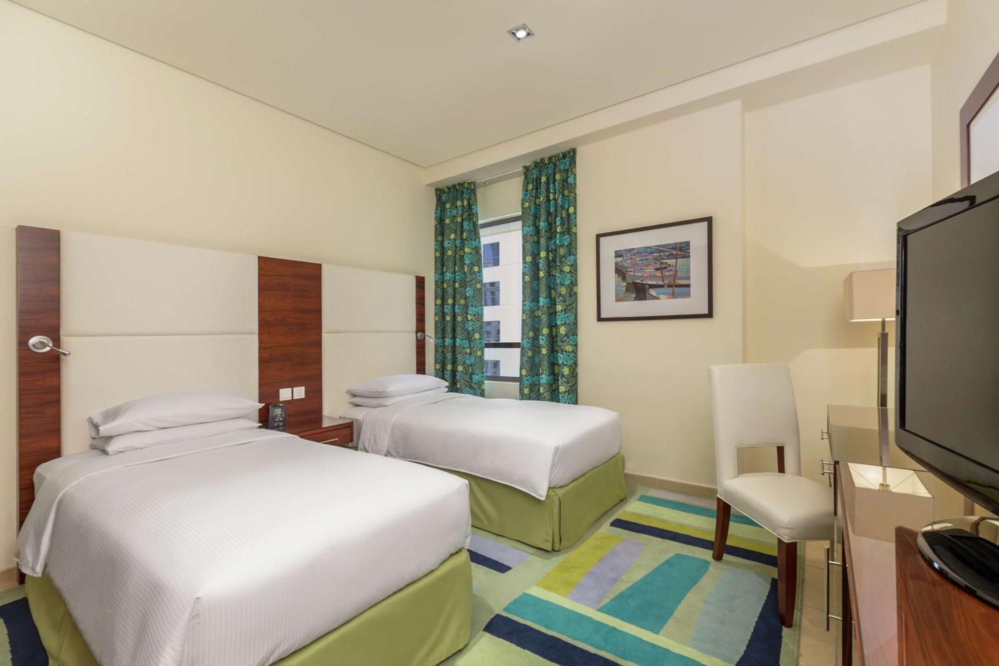 Hilton Dubai The Walk Hotel Bagian luar foto